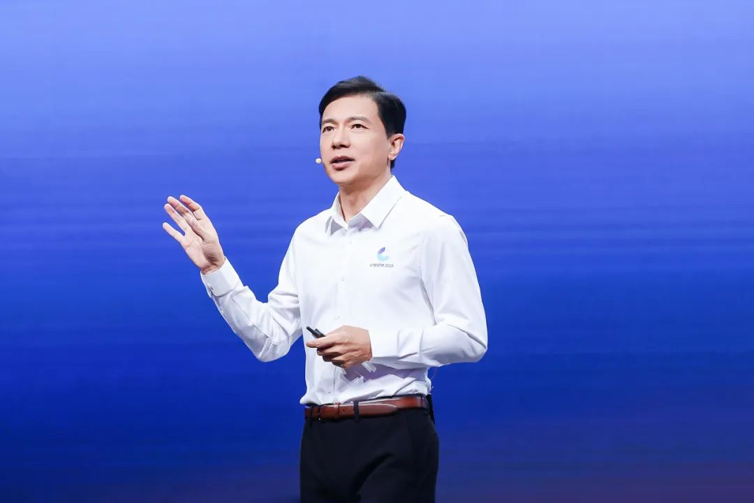 文心4.5Turbo、X1Turbo和多款AI应用发布！李彦宏：应用创造未来 | 百度智能云